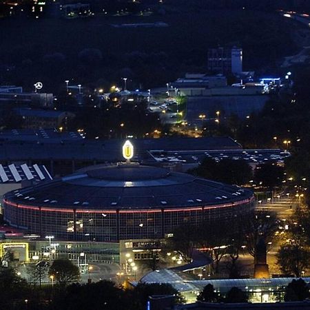 Schoene Grosse Wohnung 2 Schlafzimmer Bis 6 Pax Naehe Stadion Signal Iduna ドルトムント エクステリア 写真