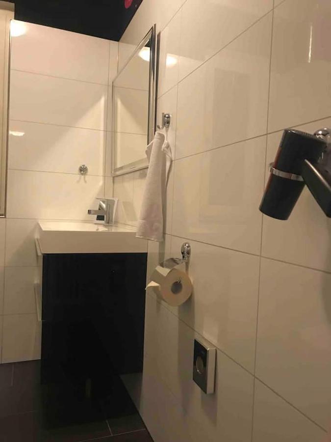 Schoene Grosse Wohnung 2 Schlafzimmer Bis 6 Pax Naehe Stadion Signal Iduna ドルトムント エクステリア 写真