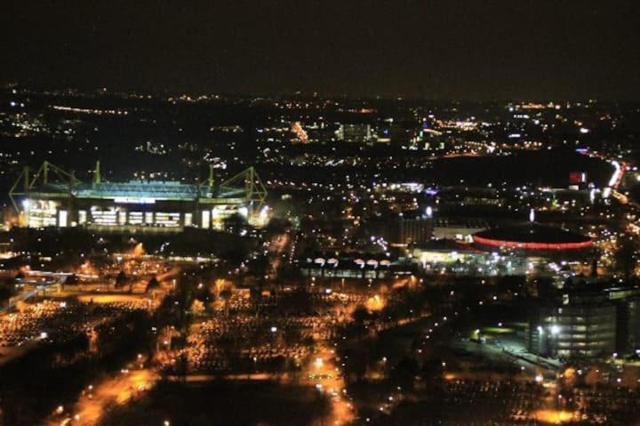 Schoene Grosse Wohnung 2 Schlafzimmer Bis 6 Pax Naehe Stadion Signal Iduna ドルトムント エクステリア 写真