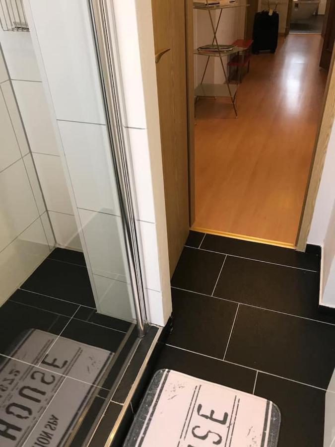 Schoene Grosse Wohnung 2 Schlafzimmer Bis 6 Pax Naehe Stadion Signal Iduna ドルトムント エクステリア 写真